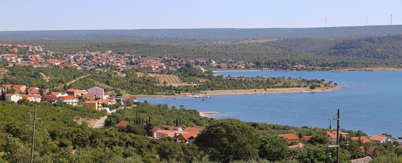 Apartments Mira Gornji Karin Bagian luar foto