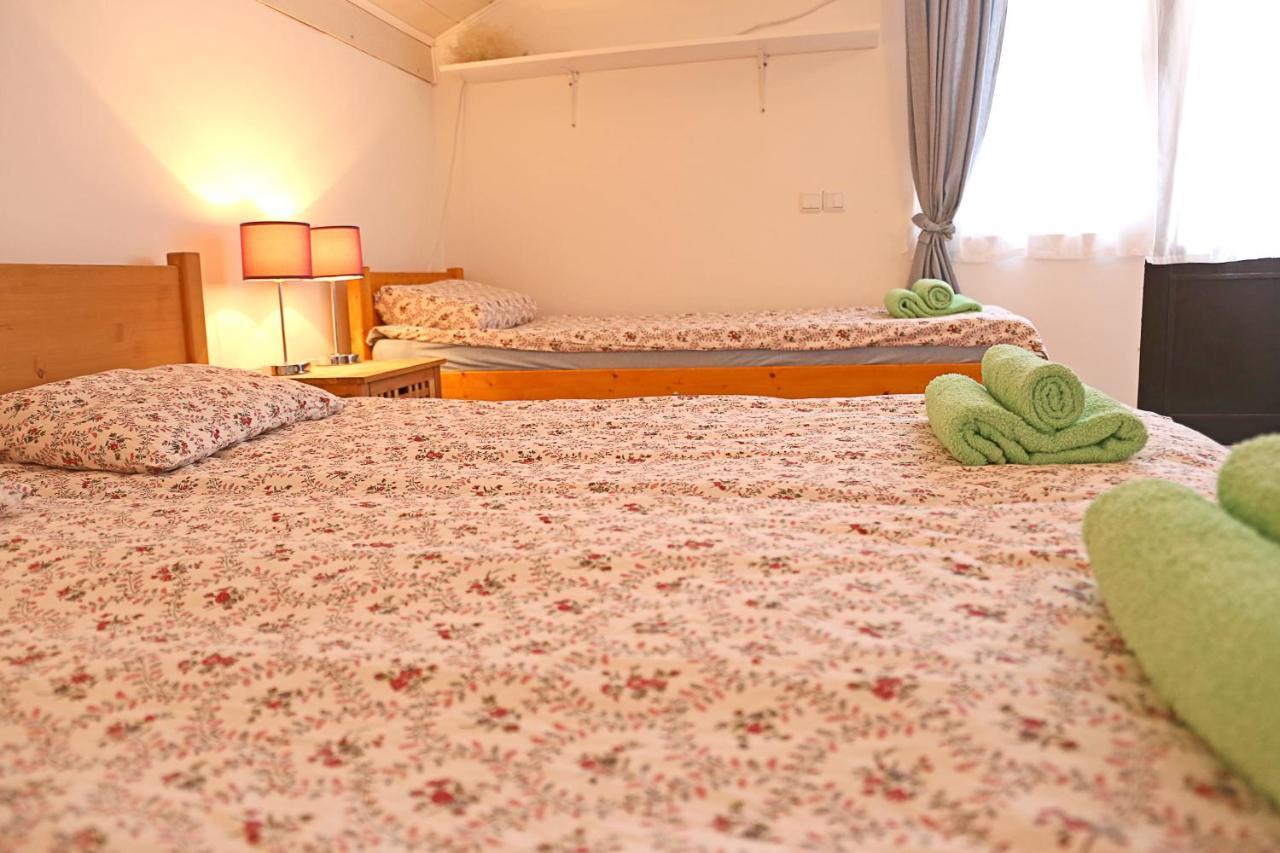 Apartments Mira Gornji Karin Bagian luar foto
