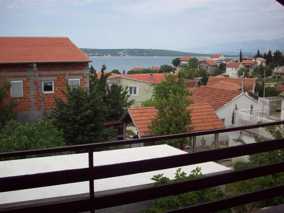 Apartments Mira Gornji Karin Bagian luar foto