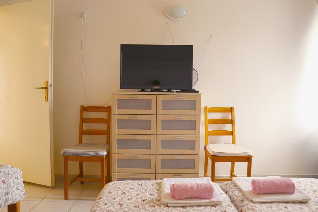 Apartments Mira Gornji Karin Bagian luar foto
