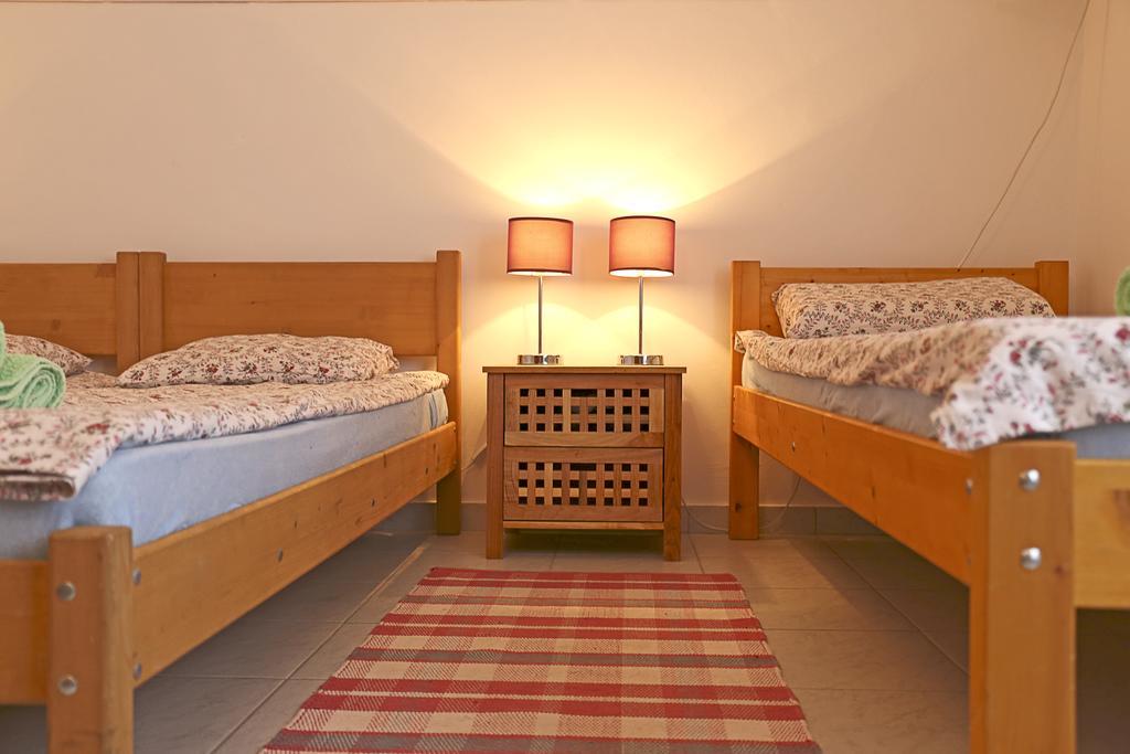 Apartments Mira Gornji Karin Bagian luar foto