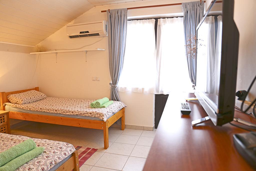 Apartments Mira Gornji Karin Bagian luar foto