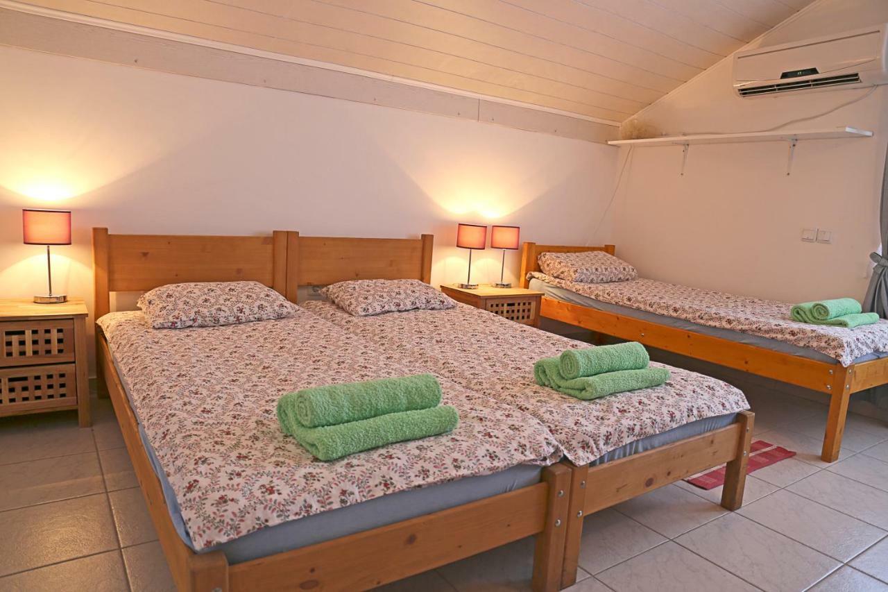 Apartments Mira Gornji Karin Bagian luar foto