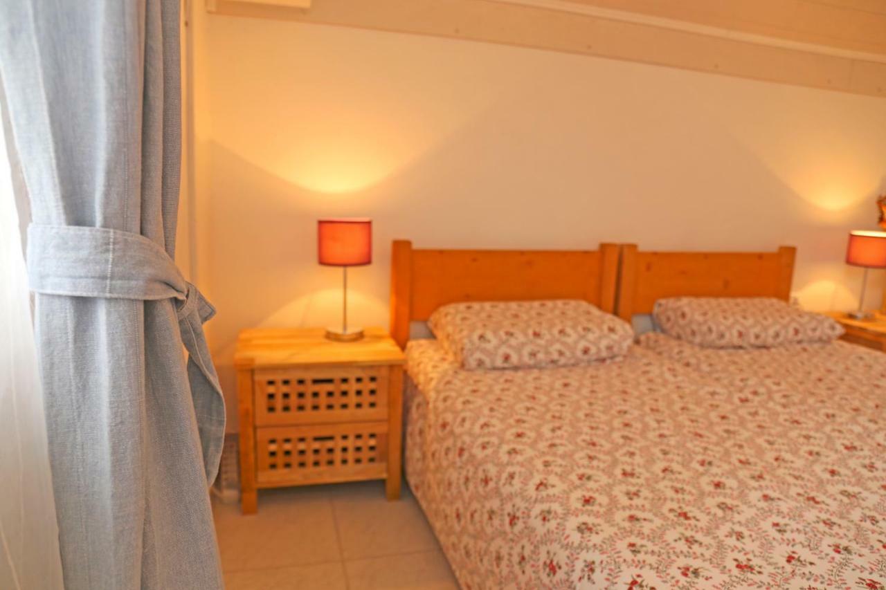 Apartments Mira Gornji Karin Bagian luar foto