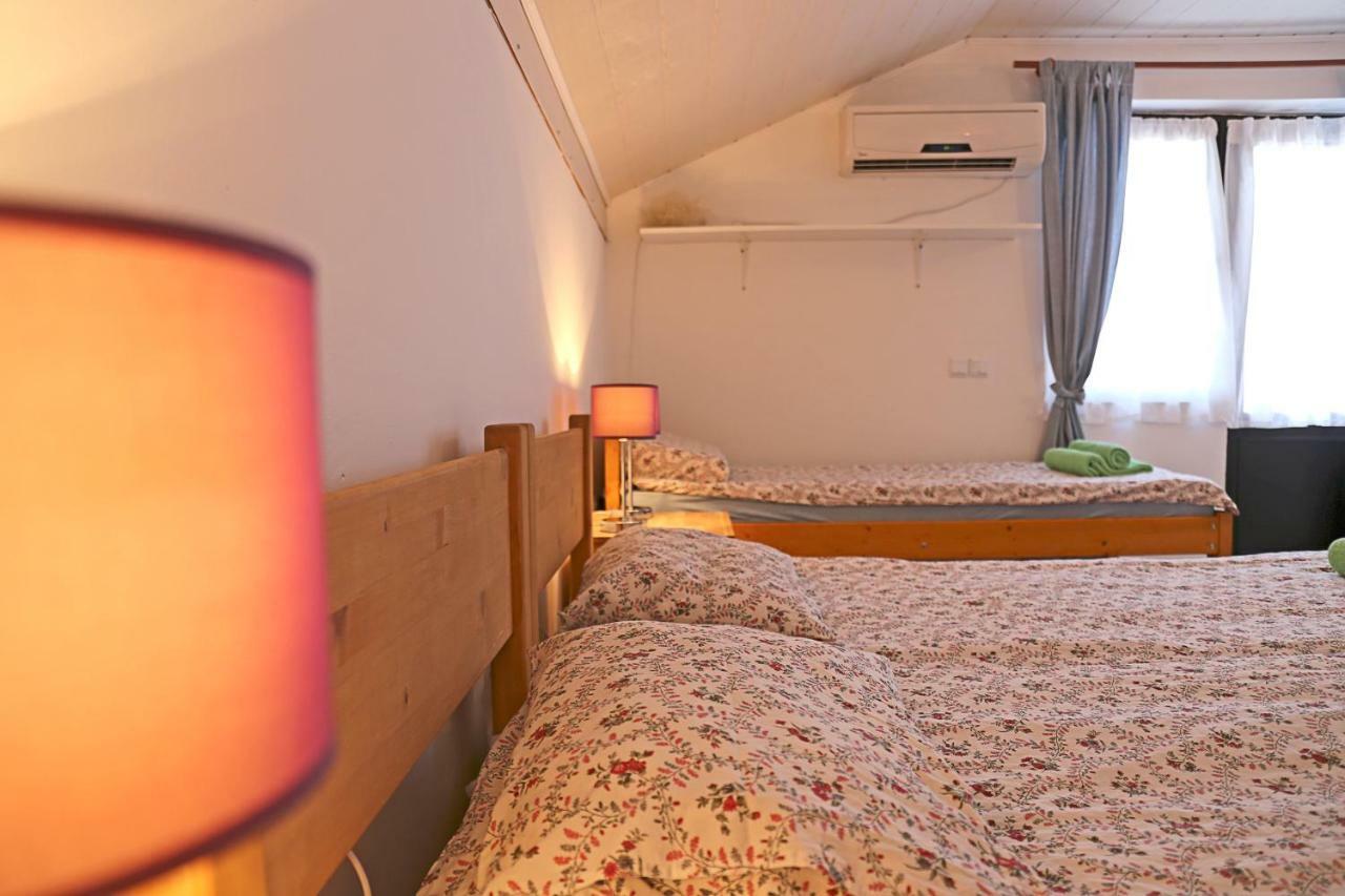 Apartments Mira Gornji Karin Bagian luar foto