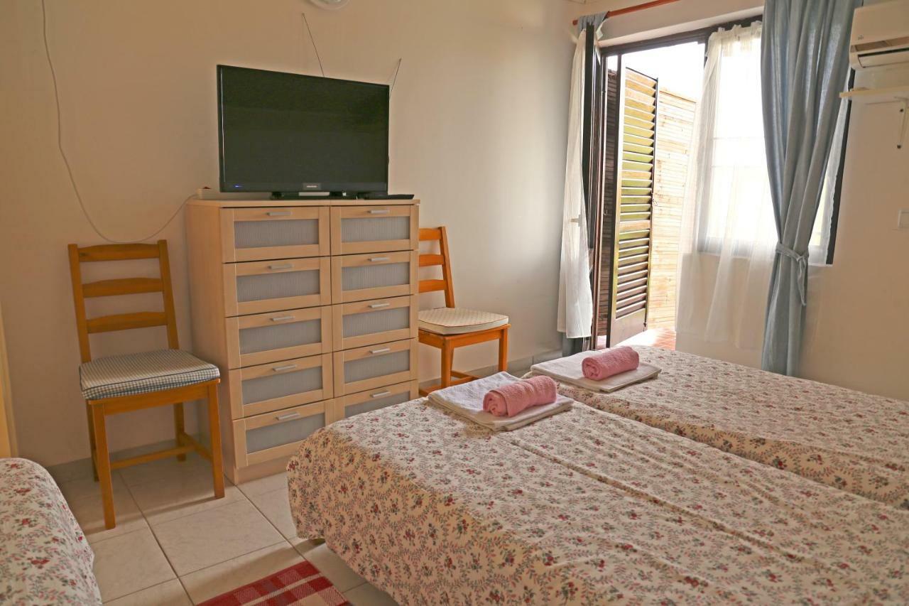 Apartments Mira Gornji Karin Bagian luar foto