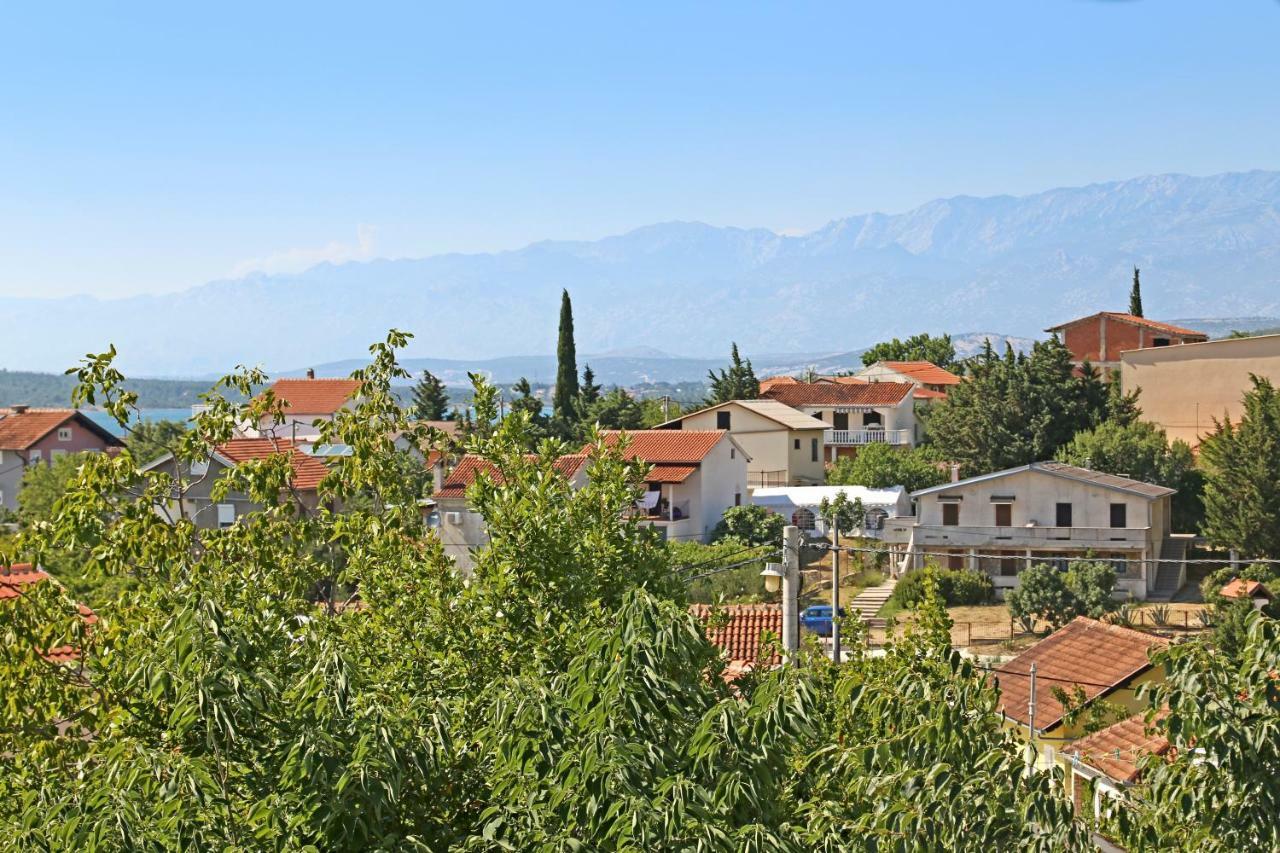 Apartments Mira Gornji Karin Bagian luar foto