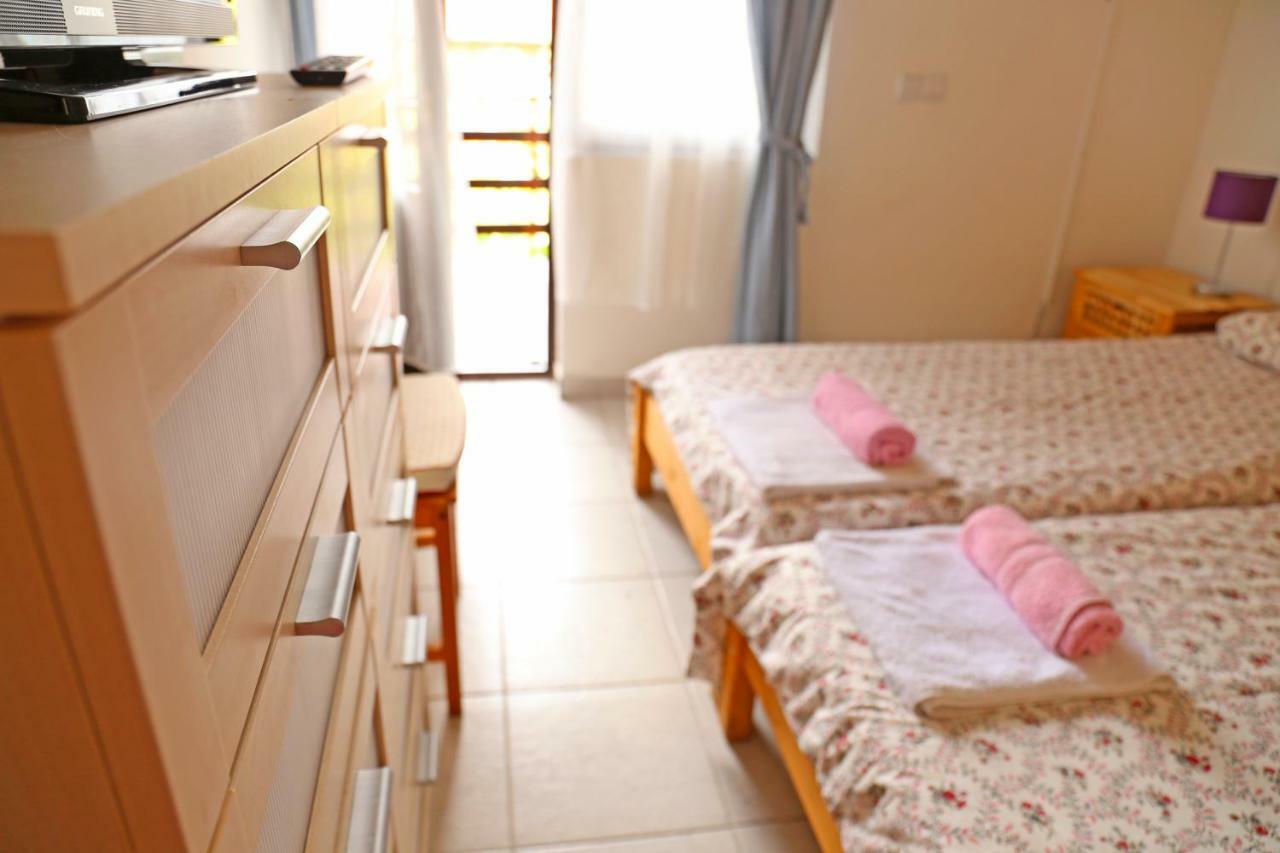 Apartments Mira Gornji Karin Bagian luar foto